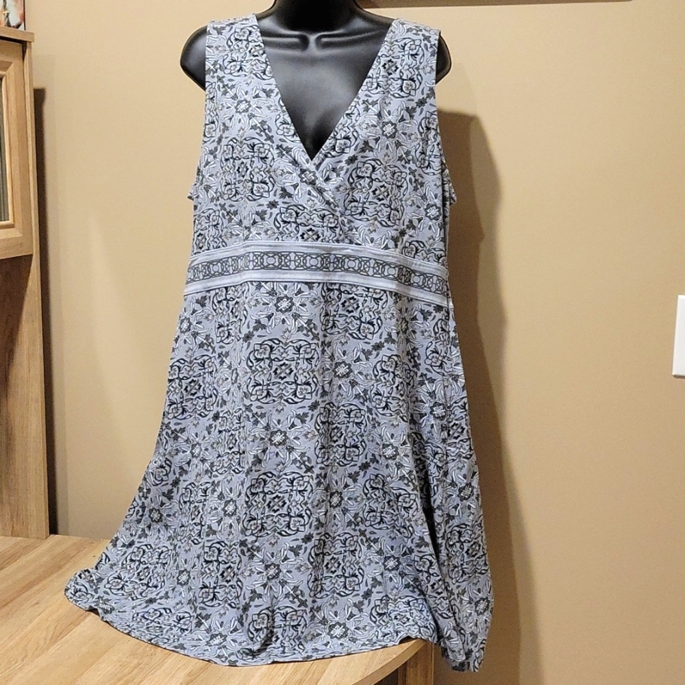 Life Is Good Sleeveless Dress   Size 16